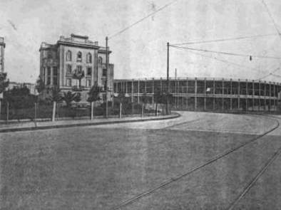 Vista della curva sud dello stadio Ascarelli da piazza Coppola